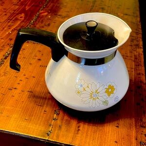 Corning Ware 6 cup TeaKettle with lid